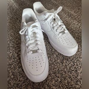 Men’s Nike White Air Force 1

Brand new, never worn

No box

NO LOW BALL OFFERS!